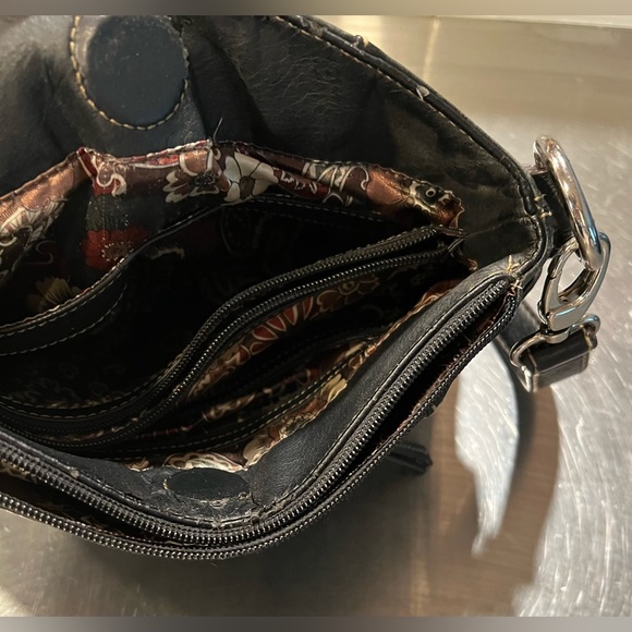 Tignanello Leather crossbody Bag Satchel Black, multiple pockets. - Picture 7 of 14